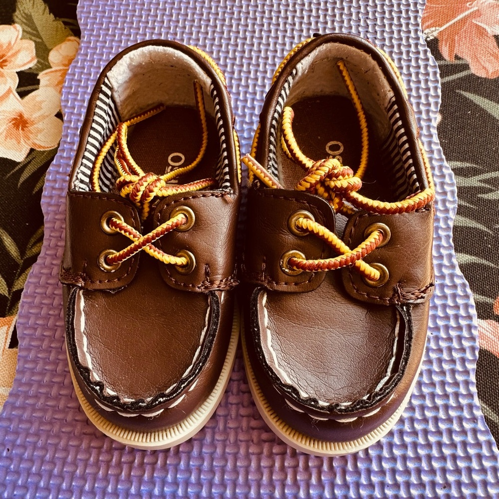 OshKosh B'Gosh Toddler and Little Boys shoes brown Size Toddle 4